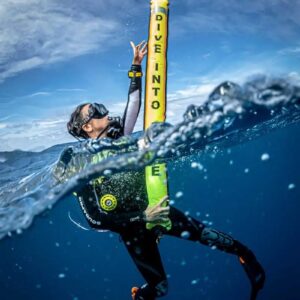 Decompression buoys and reels